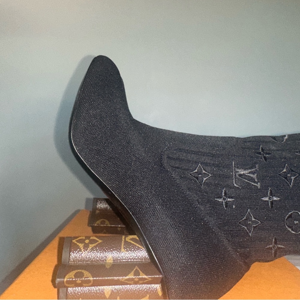 uis Vuitton
LV Monogram Embroidered Accent Sock Boots - Picture 4 of 6